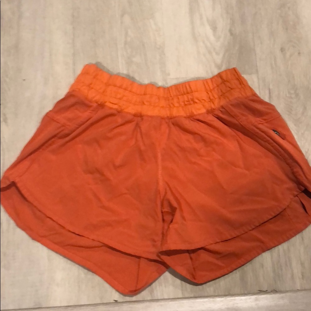 Lululemon tracker short size 6